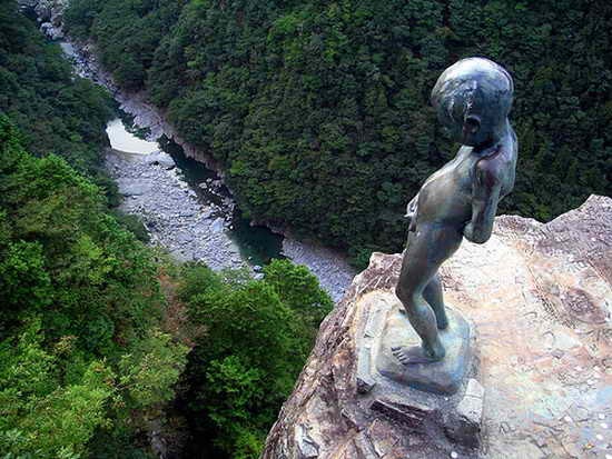 [Tribute-To-Peeing-Statues-87%255B2%255D.jpg]