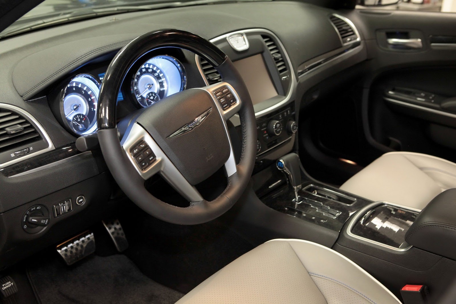 [Chrysler-Group-Models-_032.jpg]