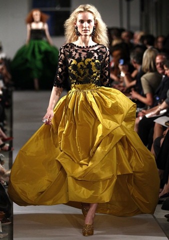 [2011-09-Oscar-De-La-Renta-Spring-2012-Fashion-Show%255B4%255D.jpg]