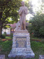 Das Kriegerdenkmal des Ortes Pálovice zum 1. Weltkrieg 1914-1918 wurde 1936 von der Firma Čech & Vališ aus Znaim gefertigt.