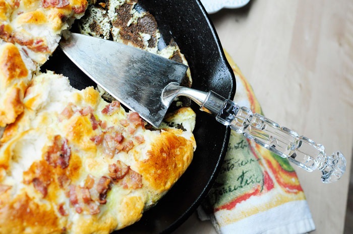 Rustic Cast Iron Breakfast Pizza Recipe: One dish meal from monicawantsit.com Rustic Cast Iron Breakfast Pizza Recipe: One dish meal from monicawantsit.com