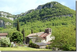 Eglise et presbytère du village : l'abbé Coste y écrivit sa Flore de France de 1900 à 1906. Eglise et presbytère du village : l'abbé Coste y écrivit sa Flore de France de 1900 à 1906.
