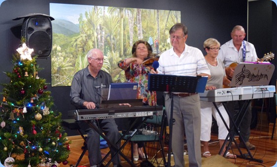 The Band really ripping it up! - L-R: Peter Brophy; Marian Burns; Len Hancy; Jan Johnston; and Kevin Johnston