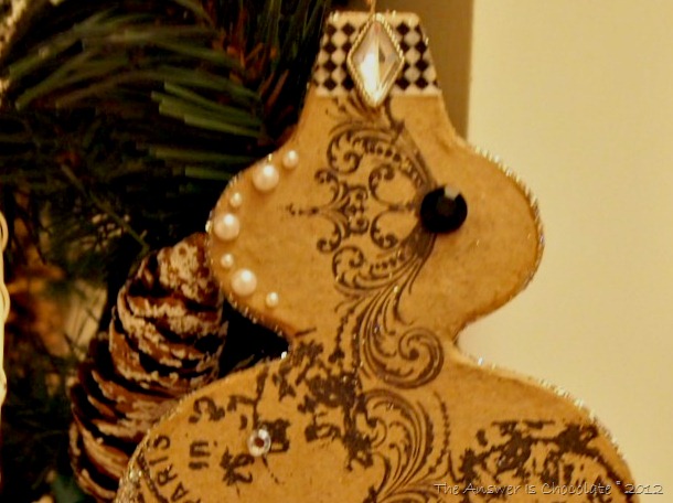 [French%2520Script%2520Paper%2520Mache%2520Ornament%255B12%255D.jpg]