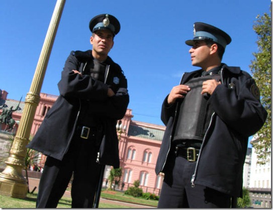 size_590_Polícia_Argentina