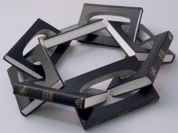 [astonishing_book_sculptures_640_143.jpg]