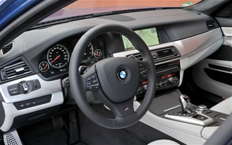 2012-BMW-M5--steering-wheel