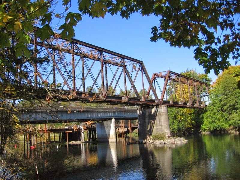[IMG_4214-Railroad-Bridge-over-the-So%255B1%255D.jpg]