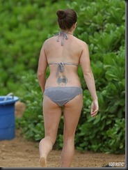 danica-patrick-blue-bikini-hawaii-11-675x900