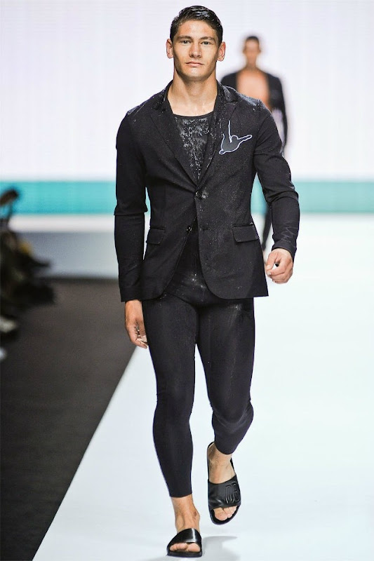 Milan Fashion Week Primavera 2012 - Dirk Bikkembergs (38)