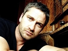 Gerard Butler a nácikkal focizik Ukrajnában