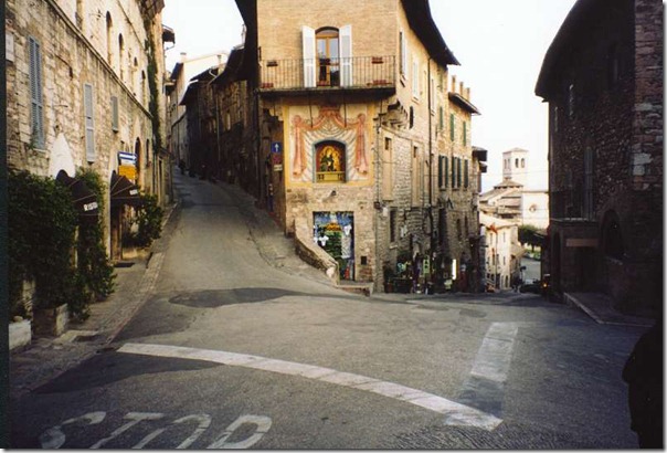 084-assisi-street 084-assisi-street