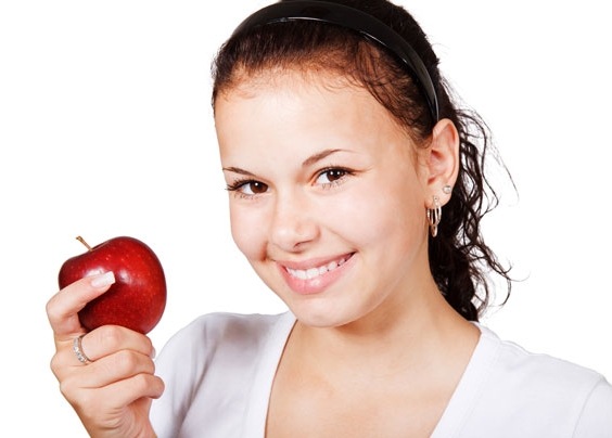 [girl-with-red-apple%255B5%255D.jpg]