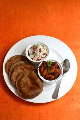 [Easy-Fasting-Aloo-Sabji-Singhara-Puri-Navratri-Vrat-Recipes%2520%25282%2529%255B4%255D.jpg]