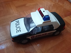 foto mobil polisi mainan hasil kamera Sony Xperia Z2