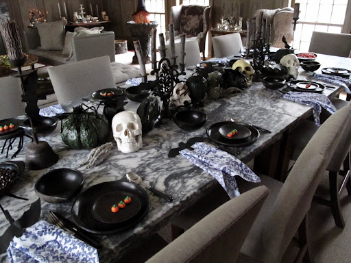 Empress Tang wanted to visit the canaries in the brown room but was distracted by this spooky table.