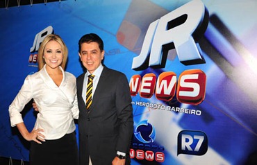 Thalita Oliveira e Her&oacute;doto Barbeiro, &acirc;ncoras do 'Jornal Record News'. Foto de Ant&ocirc;nio Chahestian / Divulga&ccedil;&atilde;o / Record