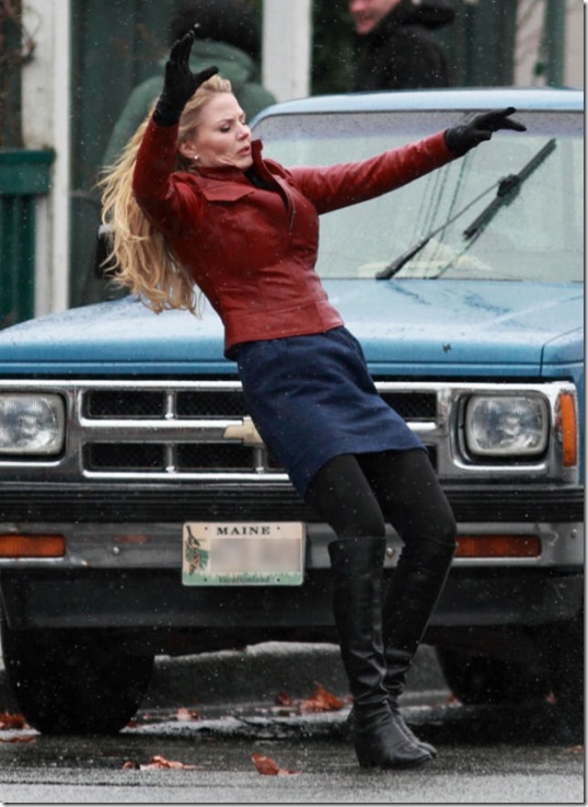 celebrities-falling-down-22
