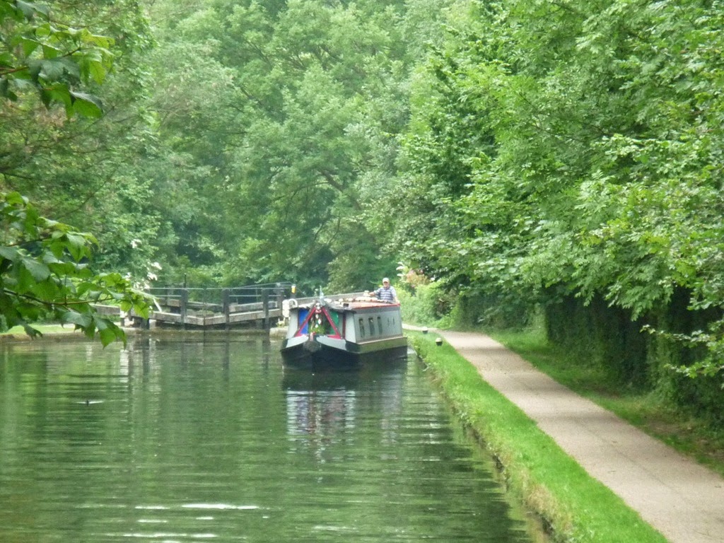 [1%2520leaving%2520bottom%2520cassiobury%2520park%2520lock%255B4%255D.jpg]