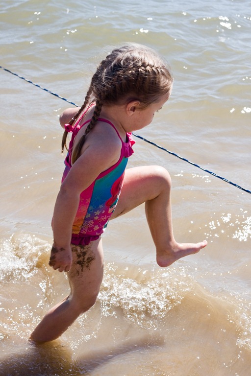 [quincy%2520reunion%25209.5.2012%2520-%2520tess%2520jump%2520water%25204%255B3%255D.jpg]