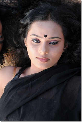 Aarushi Hot Stills in Black Saree from Azhagan Azhagi