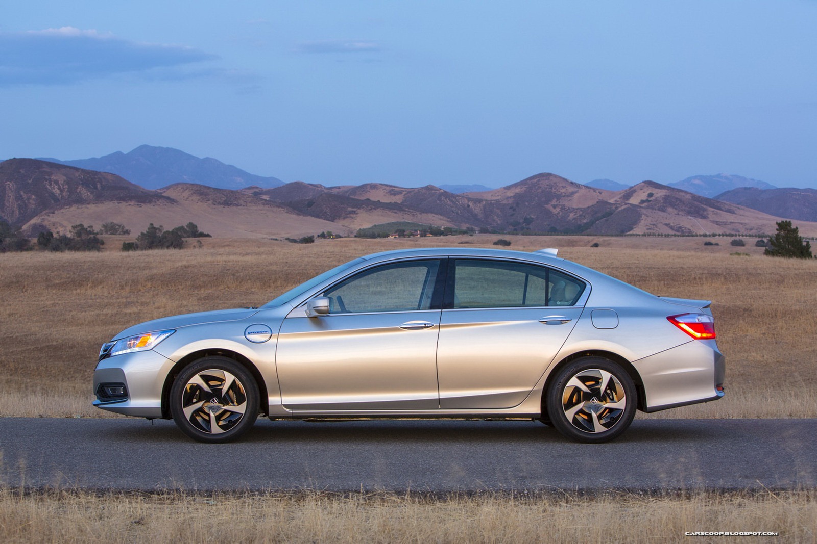 [2014_Honda_Accord_PHEV_207_%255B5%255D.jpg]