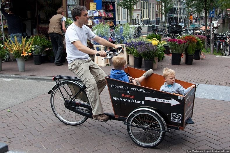 فقط في امستردام .. عدد الدراجات الهوائية يفوق عدد السكان Amsterdam-bicycles-12%25255B2%25255D