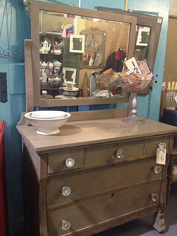 [shelf%2520and%2520booth%2520010%255B5%255D.jpg]