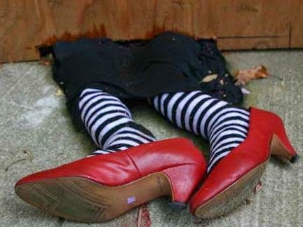 [witch-is-dead%255B3%255D.jpg]
