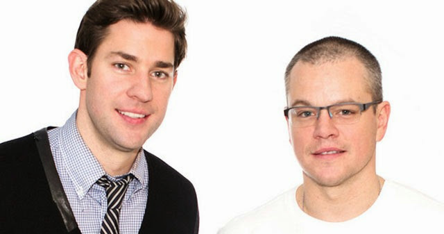 Ben Affleck és Matt Damon bábáskodnak John Krasinski fölött Ben Affleck és Matt Damon bábáskodnak John Krasinski fölött