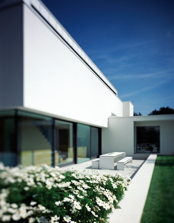 [fachada-casa-minimalista-P-Philipp%2520Architekten%255B9%255D.jpg]