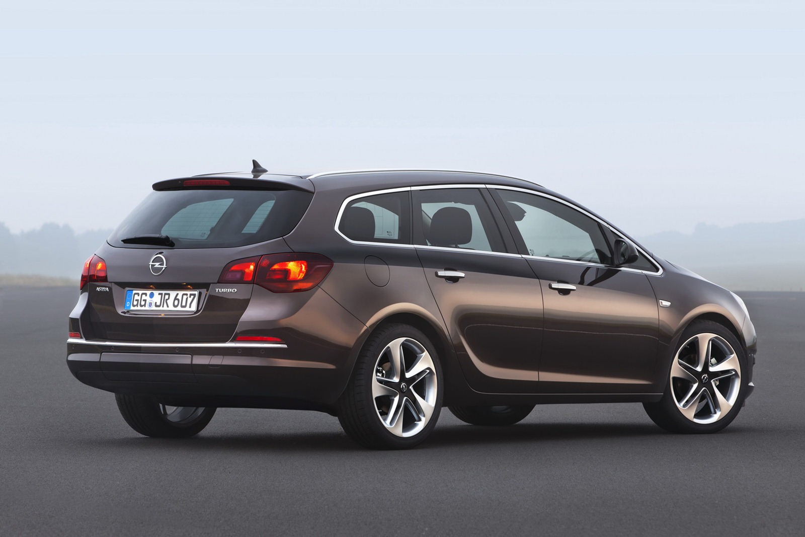 [2013-Opel-Astra-7%255B2%255D.jpg]