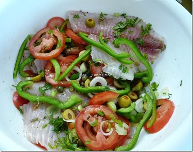 Revuelve todos los ingredientes. Rocía con aceite de oliva y vino blanco clip_image004