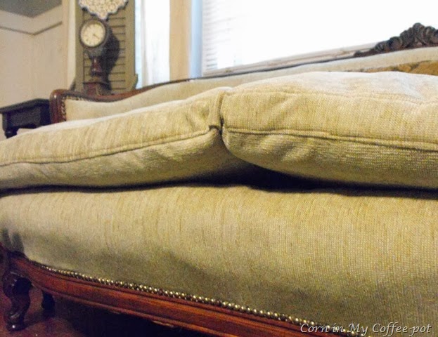 [old%2520comfy%2520couch%255B6%255D.jpg]