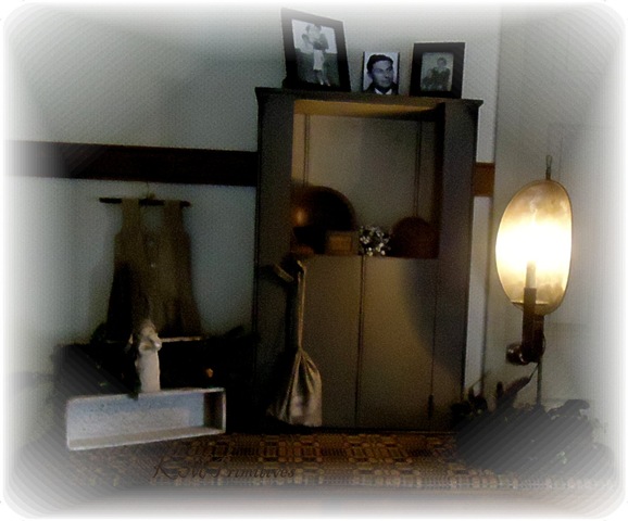 [ourdresser3.jpg]