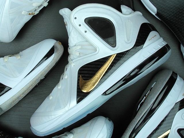 nike-lebron-9-ps-elite-white-gold-concord.jpg