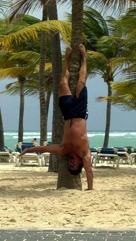 [one%2520arm%2520handstand%2520on%2520beach%2520001%255B3%255D.jpg]