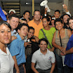 Los jóvenes esperaban a su líder para la foto del recuerdo