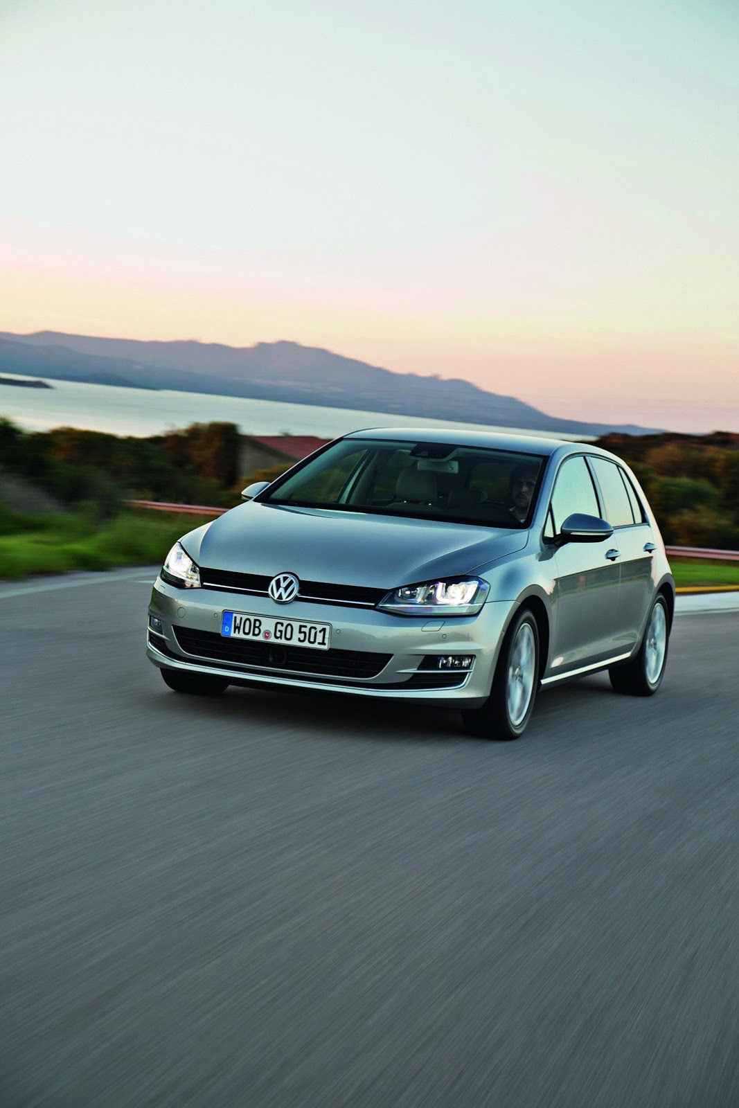 [2013-Volkswagen-Golf-7-33%255B2%255D.jpg]