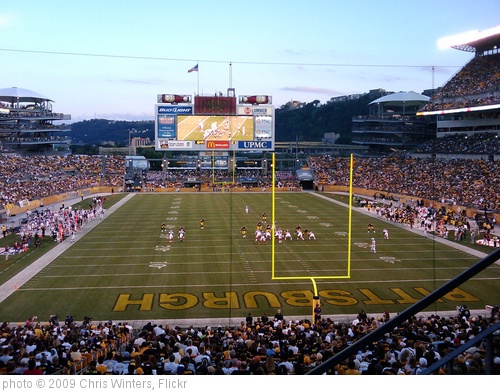 'Steelers v Bills' photo (c) 2009, Chris Winters - license: http://creativecommons.org/licenses/by-sa/2.0/