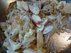 Add the sliced apple to the onion and sprinkle with coarse salt and ground pepper.