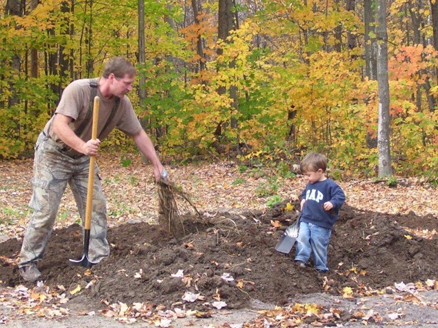 [helping%2520grandpa%2520with%2520the%2520new%2520garden%255B3%255D.jpg]
