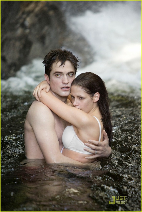 [robert-pattinson-kristen-stewart-breaking-dawn-stills-04%255B4%255D.jpg]