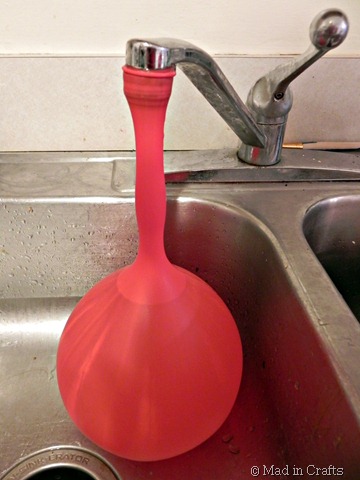 fill balloon with water