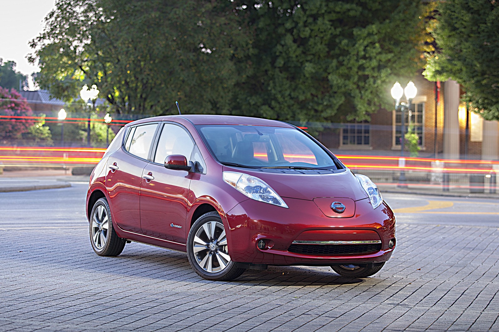 [2014-Nissan-Leaf-19%255B2%255D.jpg]