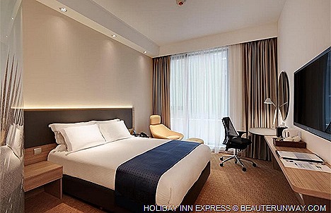 HOLIDAY INN EXPRESS SINGAPORE ORCHARD ROAD HOTEL OPENING ROOM SALE OFFERS CHEAP DISCOUNT RESERVATION best location, competitive rates, complimentary high speed Wi-Fi room internet access Express Start buffet breakfast