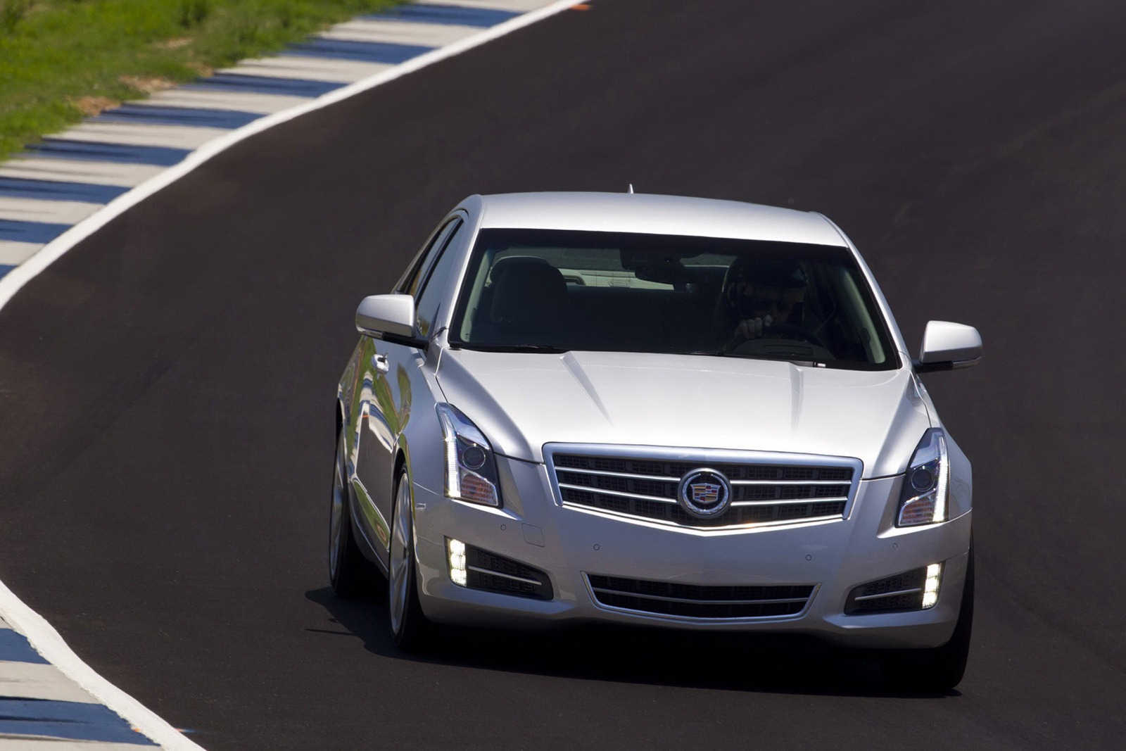[2013-Cadillac-ATS-40%255B5%255D.jpg]