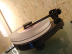 Magnifique platine Pro Ject - http://www.chantlibre.com/platine-vinyle-pro-ject-rpm9-1.asp