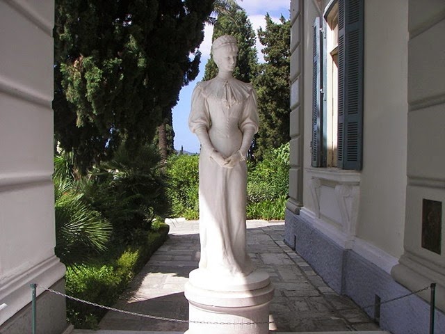 800px-Sisi_statue_in_Corfu_Achilleio 800px-Sisi_statue_in_Corfu_Achilleio