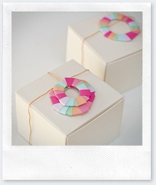 wreath-wrapping-on-boxes